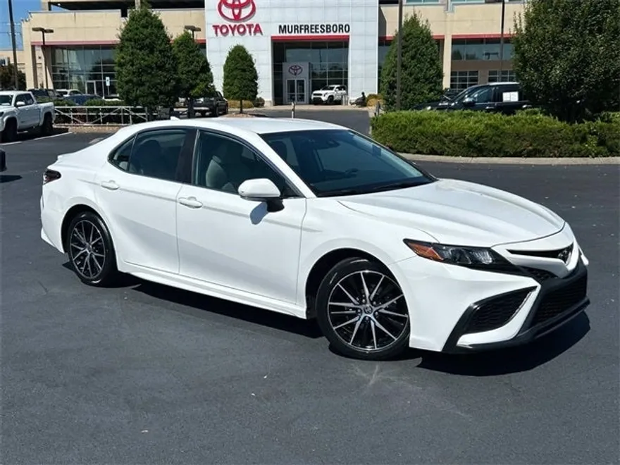 2023 Toyota Camry SE photo 1
