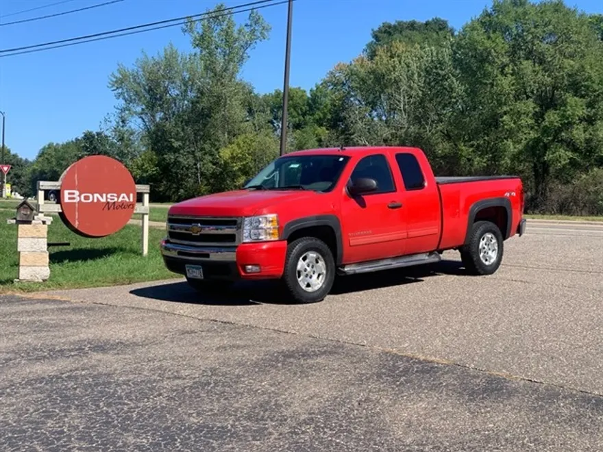 2011 Chevrolet Silverado 1500 LT photo 1