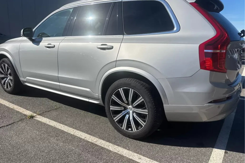 2023 Volvo XC90 B5 AWD Core photo 1