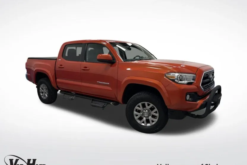 2017 Toyota Tacoma TRD Sport V6 photo 1