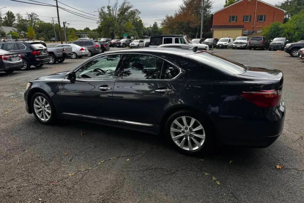 2011 Lexus LS 460 photo 1