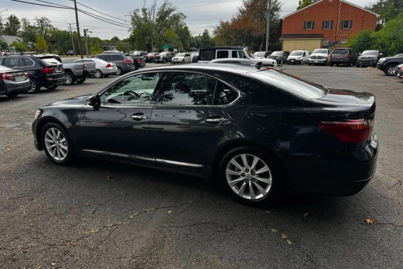 2011 Lexus LS 460 photo 1