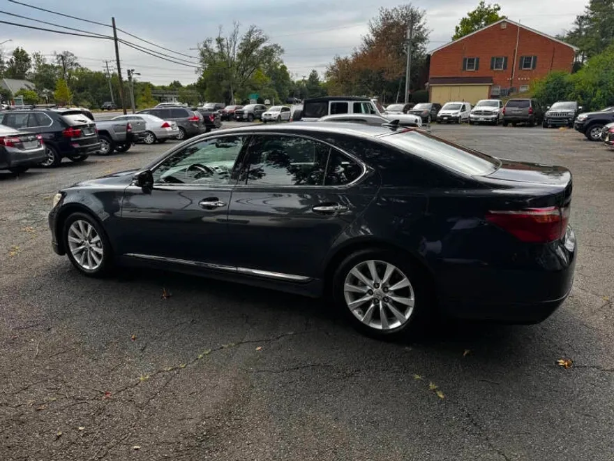 2011 Lexus LS 460 photo 1