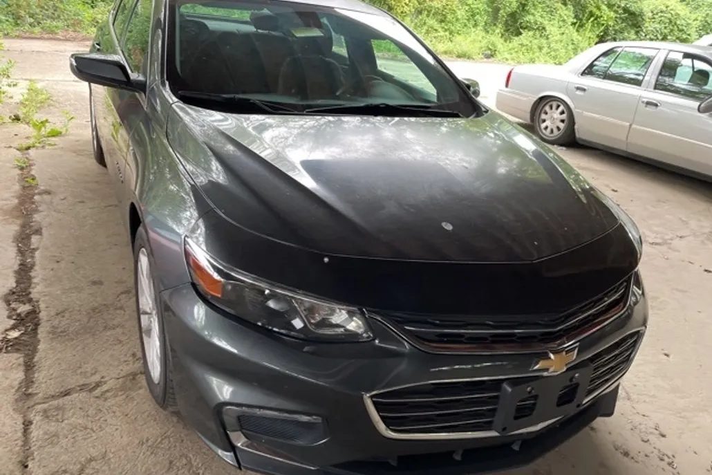 2017 Chevrolet Malibu 1LT photo 1