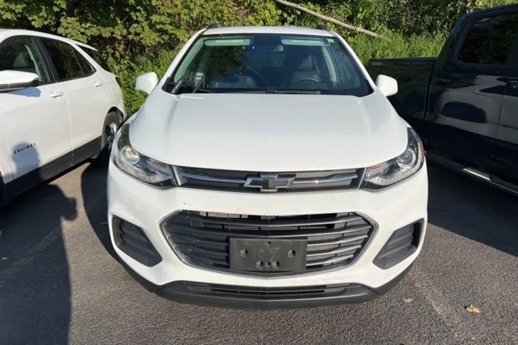 2022 Chevrolet Trax LT photo 1