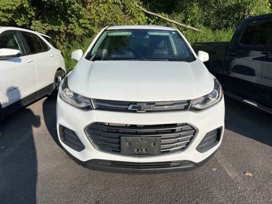 2022 Chevrolet Trax LT photo 1