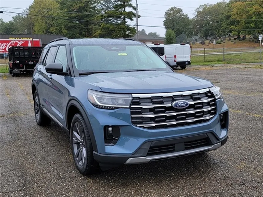 2025 Ford Explorer photo 1