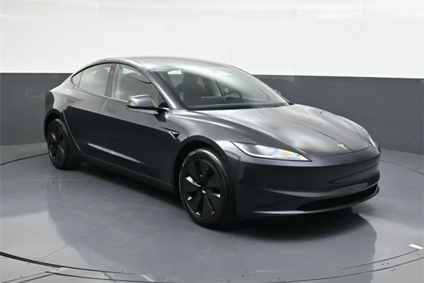 2025 Tesla Model 3 Long Range photo 1