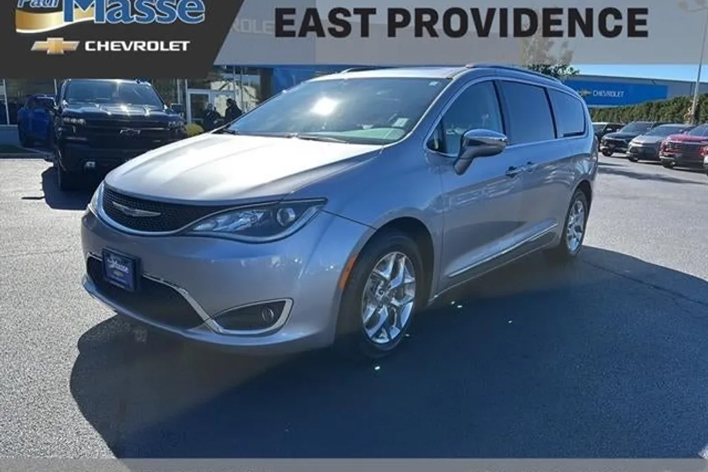 2018 Chrysler Pacifica Limited photo 1