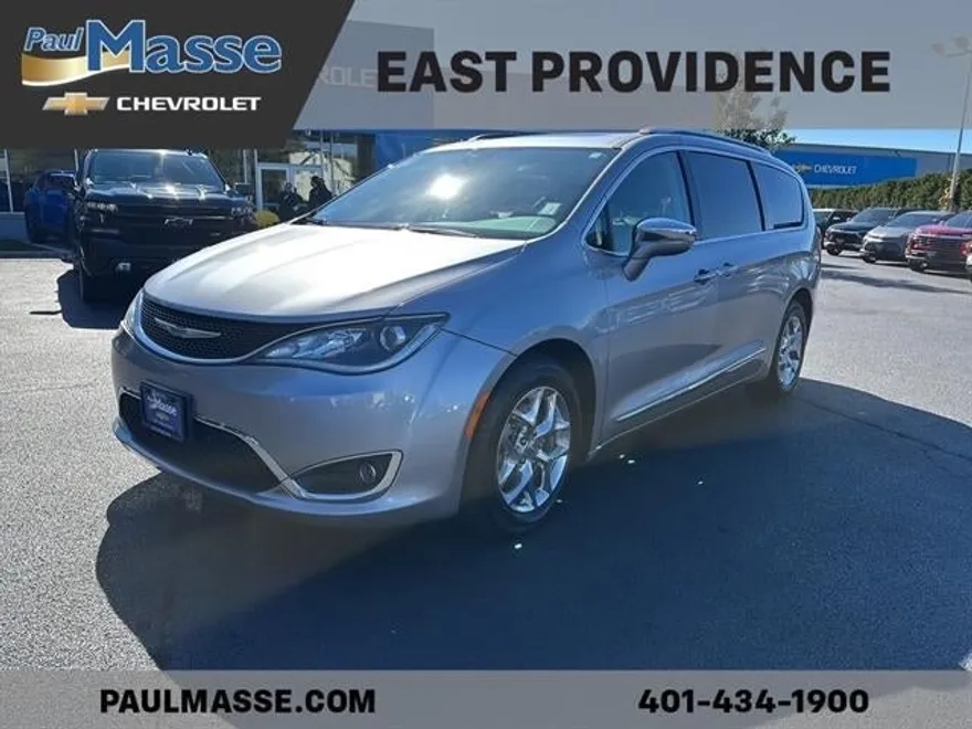 2018 Chrysler Pacifica Limited photo 1
