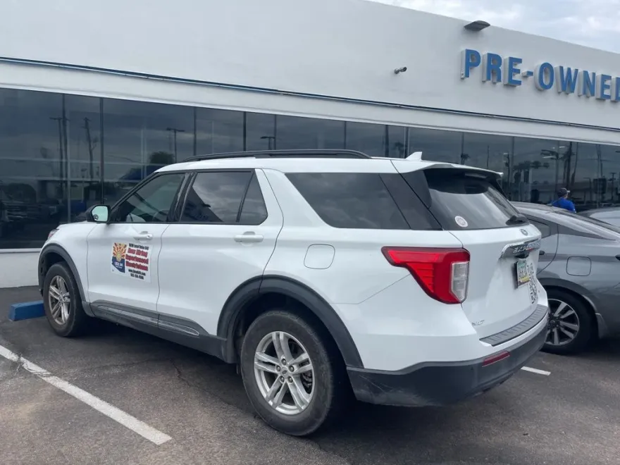 2020 Ford Explorer XLT photo 1