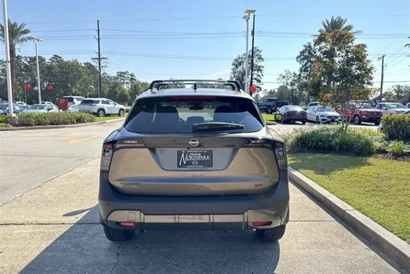 2026 Nissan Kicks SR photo 1