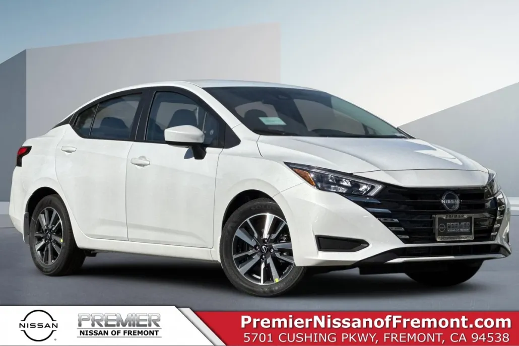 2025 Nissan Versa 1.6 SV photo 1