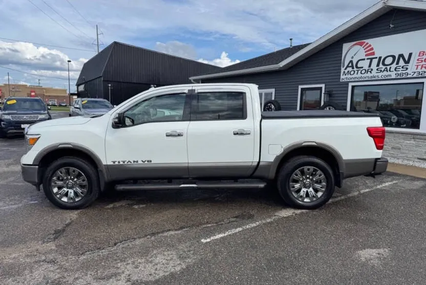 2018 Nissan Titan Platinum Reserve Crew Cab photo 1