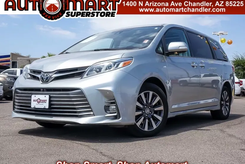 2019 Toyota Sienna Limited photo 1