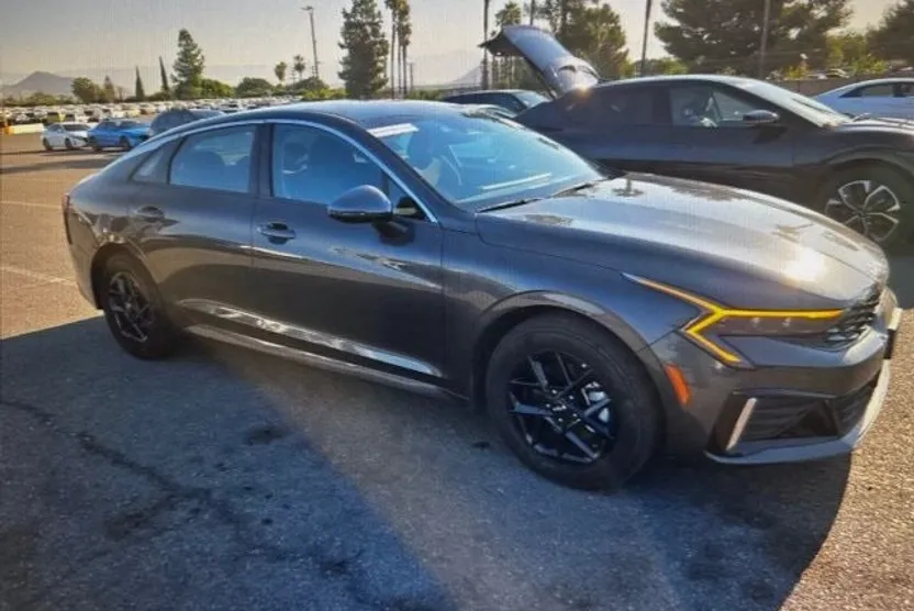 2025 Kia K5 LXS photo 1