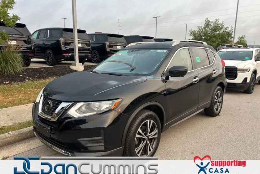2020 Nissan Rogue SV photo 1