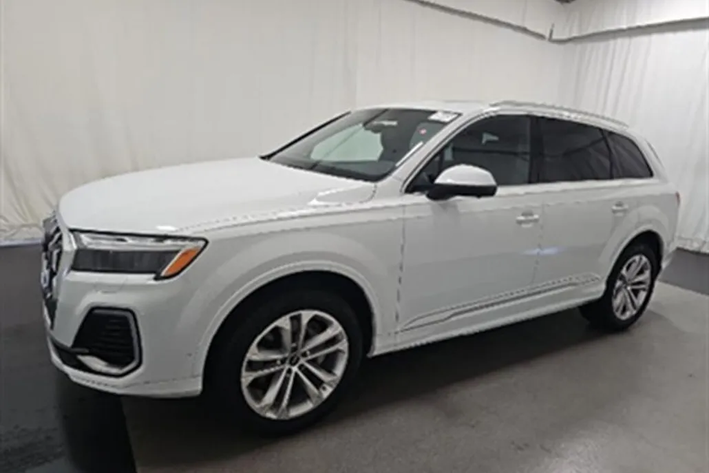 2025 Audi Q7 45 photo 1