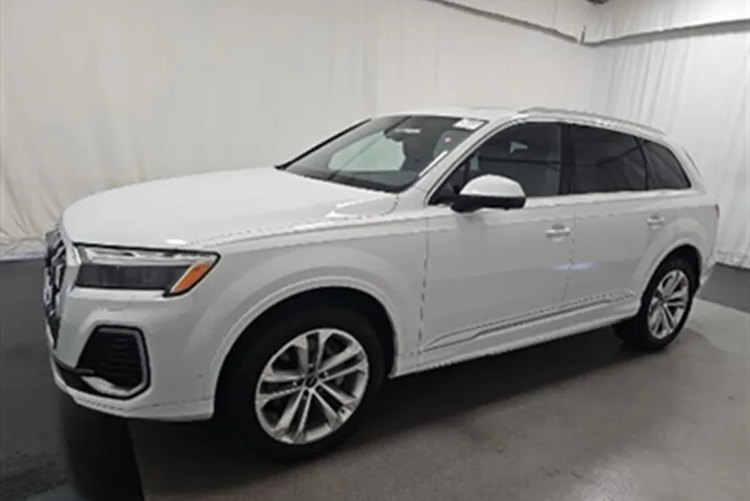 2025 Audi Q7 45 photo 1
