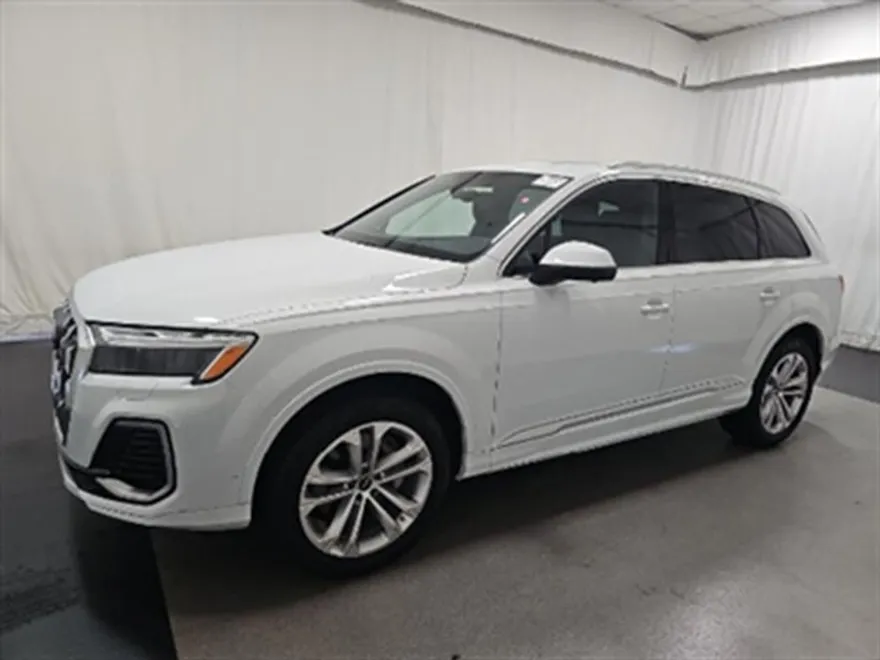 2025 Audi Q7 45 photo 1