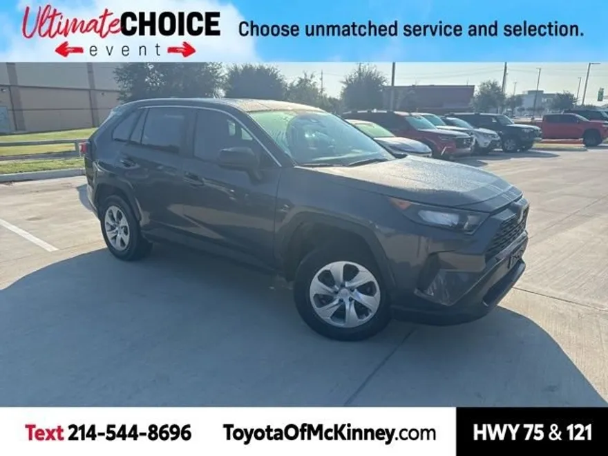 2022 Toyota RAV4 LE photo 1