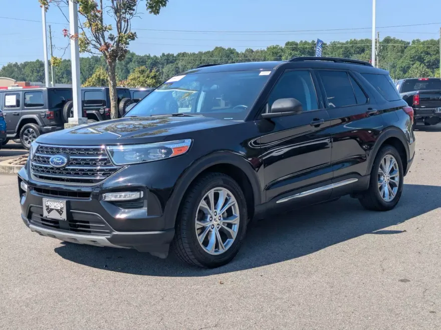 2020 Ford Explorer XLT photo 1