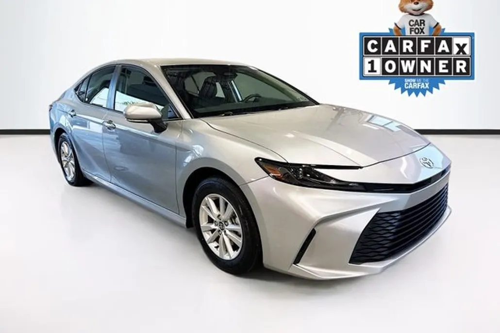 2025 Toyota Camry LE photo 1