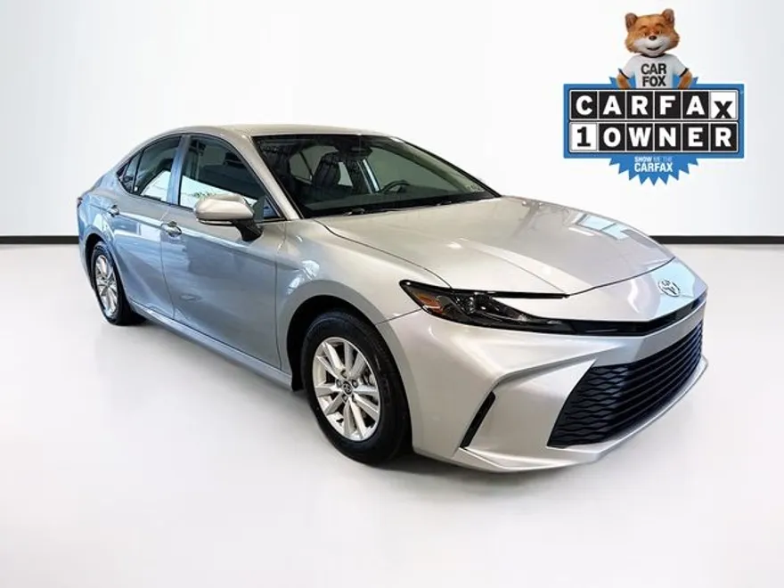 2025 Toyota Camry LE photo 1