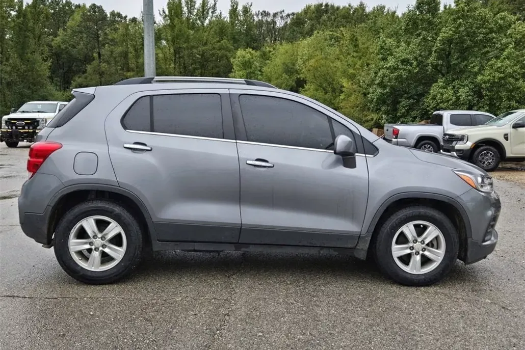 2020 Chevrolet Trax LT photo 1