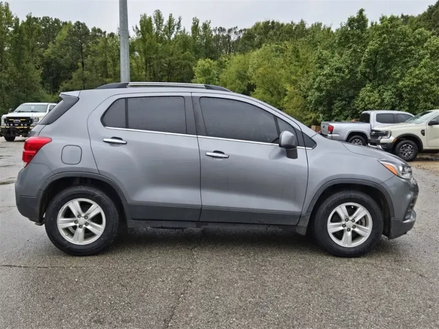2020 Chevrolet Trax LT photo 1