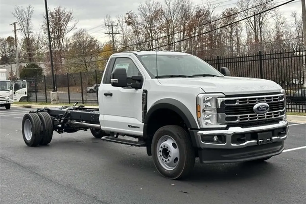 2024 Ford F-550 photo 1