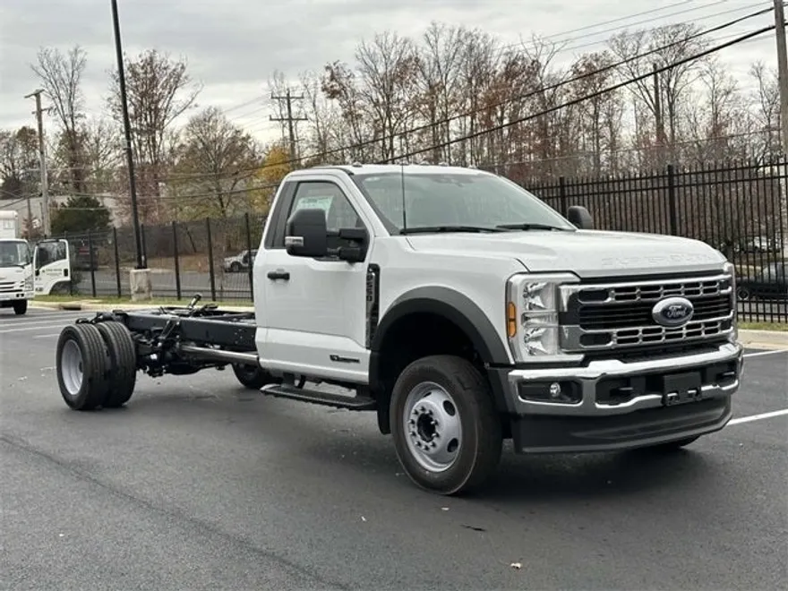 2024 Ford F-550 photo 1
