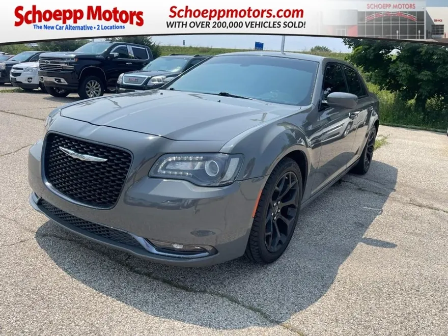2019 Chrysler 300 LX photo 1