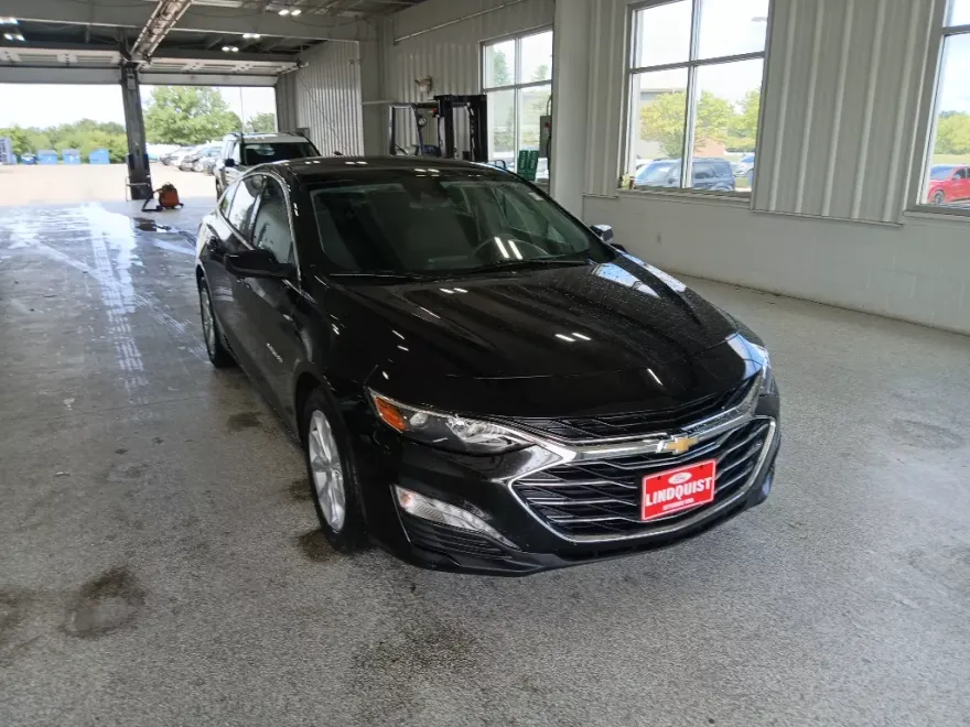2023 Chevrolet Malibu 1LT photo 1
