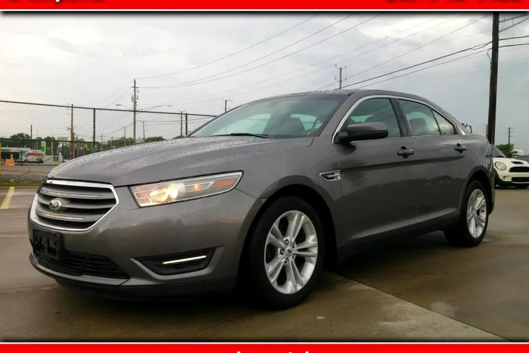 2013 Ford Taurus SEL photo 1