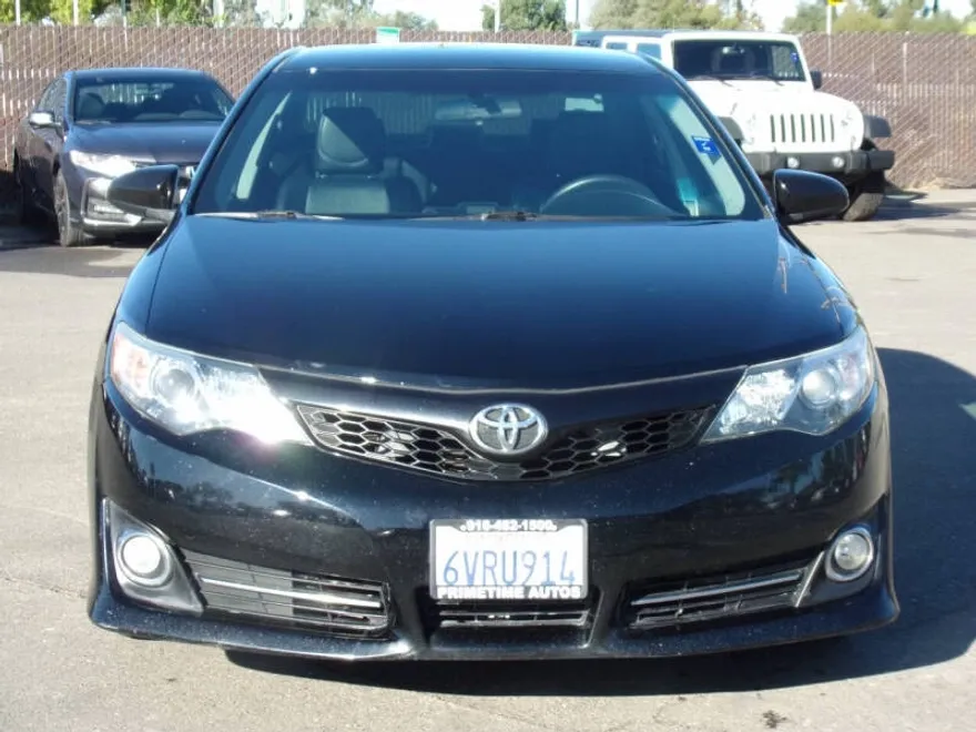 2012 Toyota Camry SE photo 1