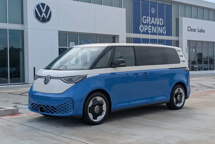 2025 Volkswagen ID. Buzz Pro S photo 1