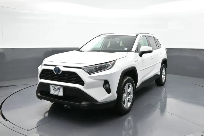 2020 Toyota RAV4 Hybrid XLE photo 1