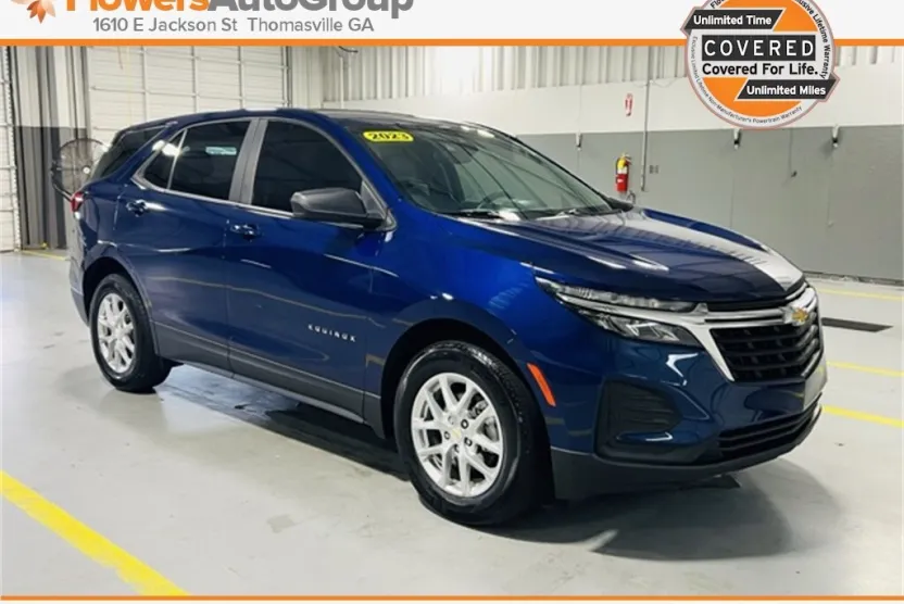 2023 Chevrolet Equinox LS photo 1