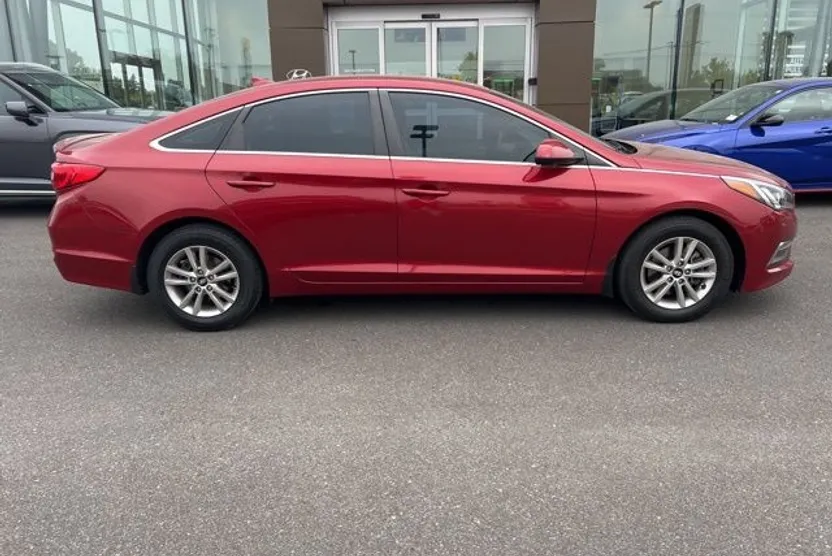 2015 Hyundai Sonata SE photo 1