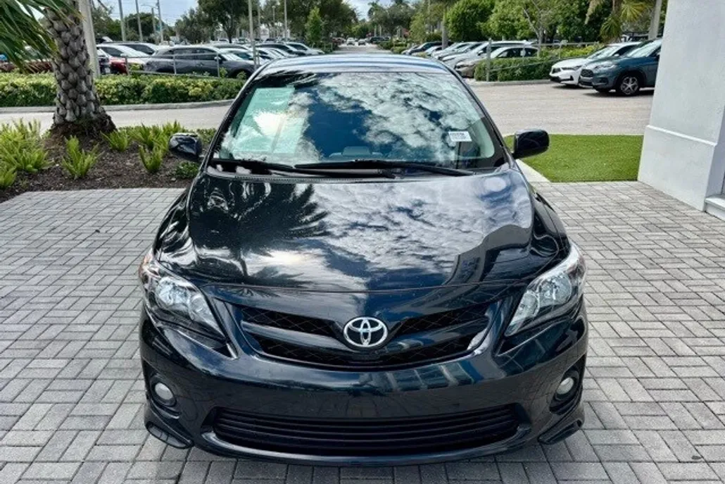 2013 Toyota Corolla S photo 1
