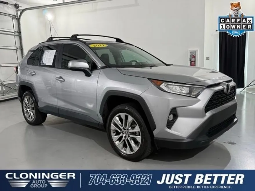 2021 Toyota RAV4 XLE Premium photo 1