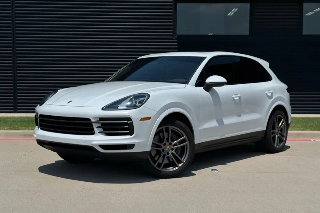 2022 Porsche Cayenne Platinum Edition photo 1