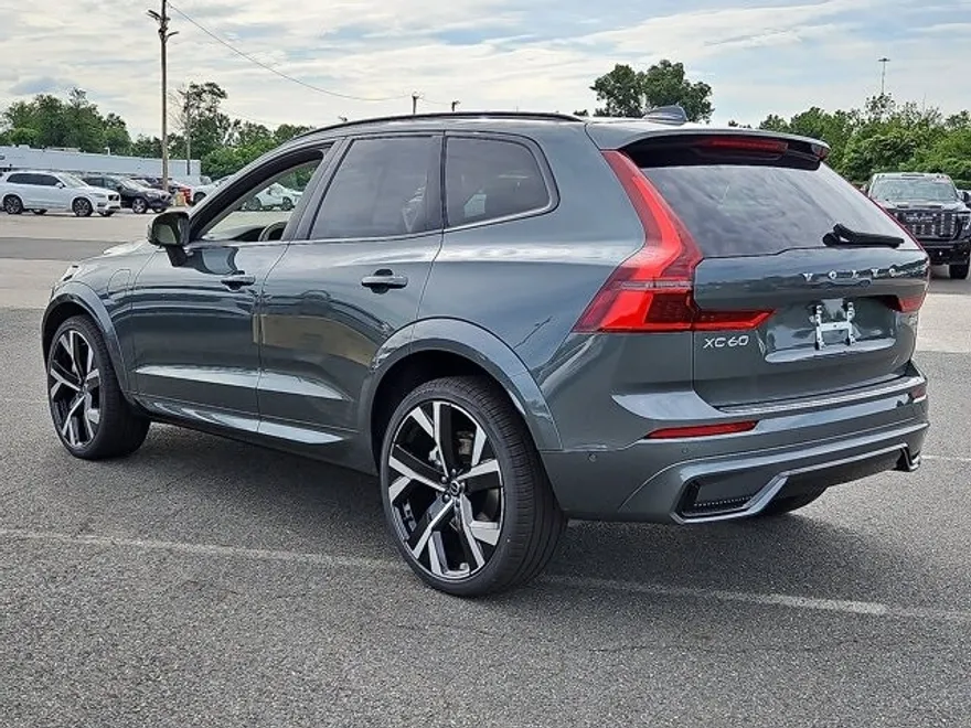 2026 Volvo XC60 Hybrid T8 photo 1