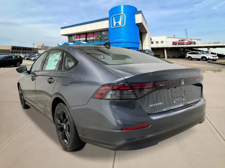 2025 Honda Accord SE photo 1