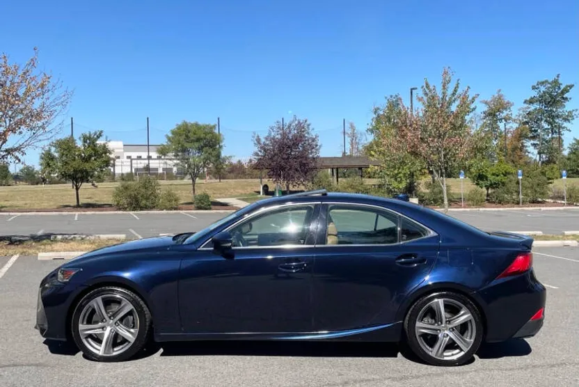 2019 Lexus IS 300 photo 1