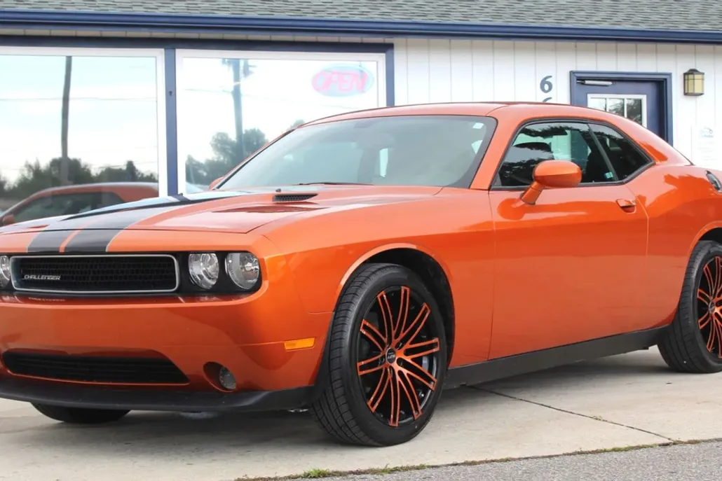2011 Dodge Challenger photo 1