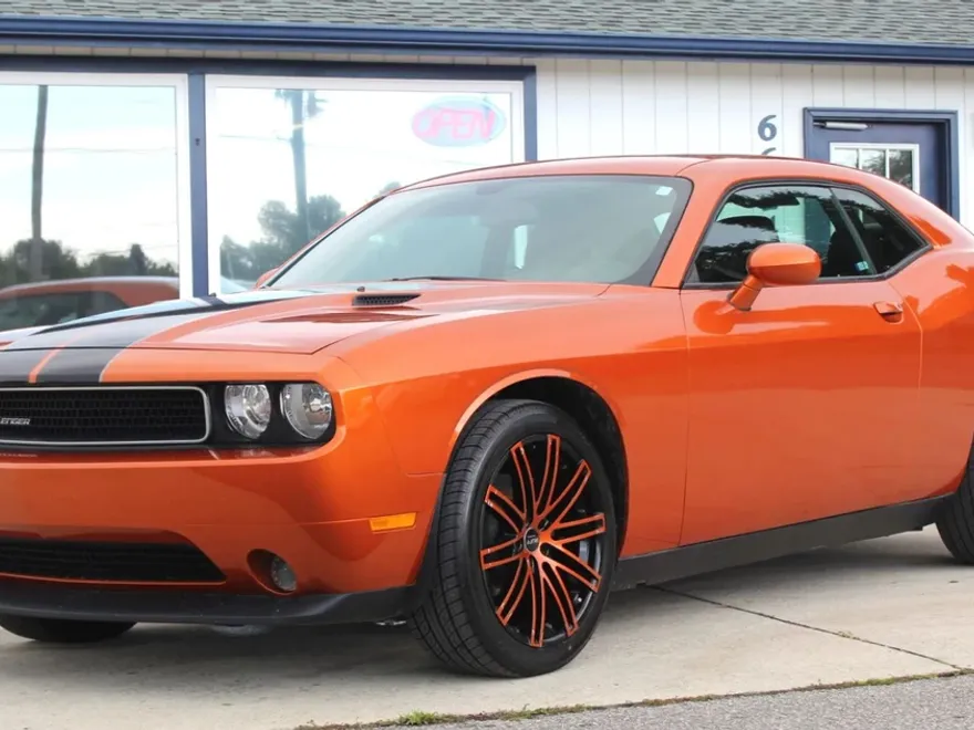 2011 Dodge Challenger photo 1
