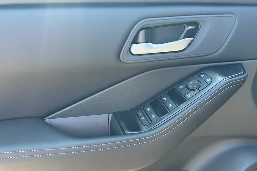 2026 Nissan Rogue SV photo 1