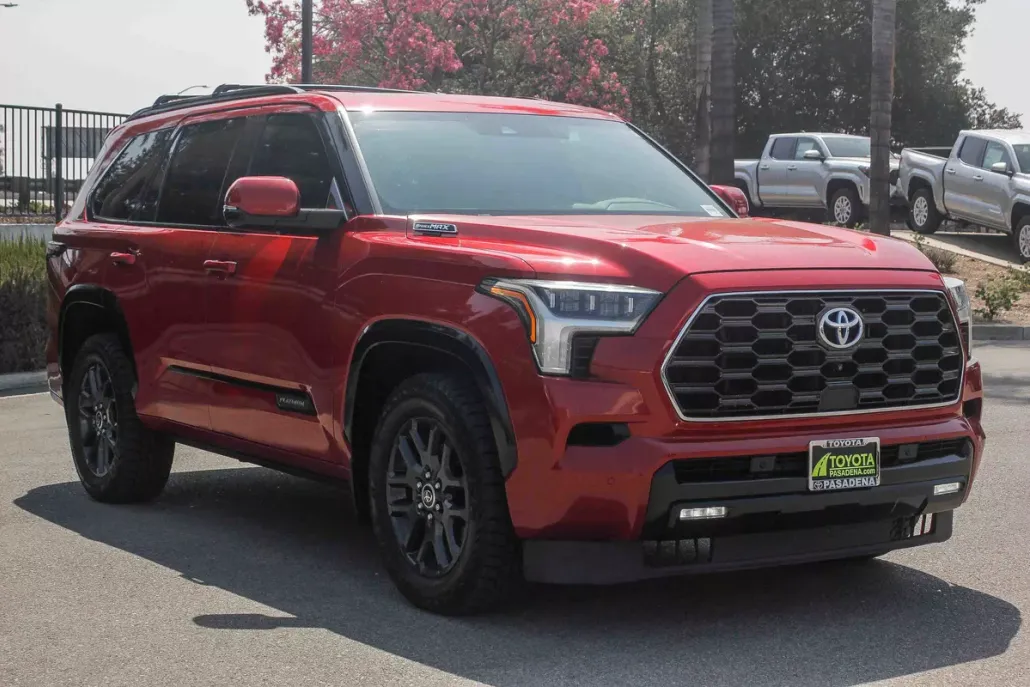 2023 Toyota Sequoia photo 1